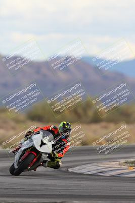 media/Nov-16-2025-Race Pace (Sun) [[8c5fa54630]]/Non Verified Riders (1st 20 Minutes)/5-Turn 15 (110pm)/